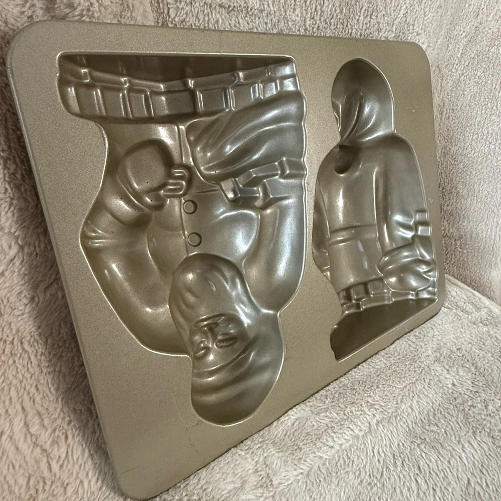 Nordic Ware 10 Cup‎ Santa Claus Cast Aluminum Cake Pan Platinum Collection